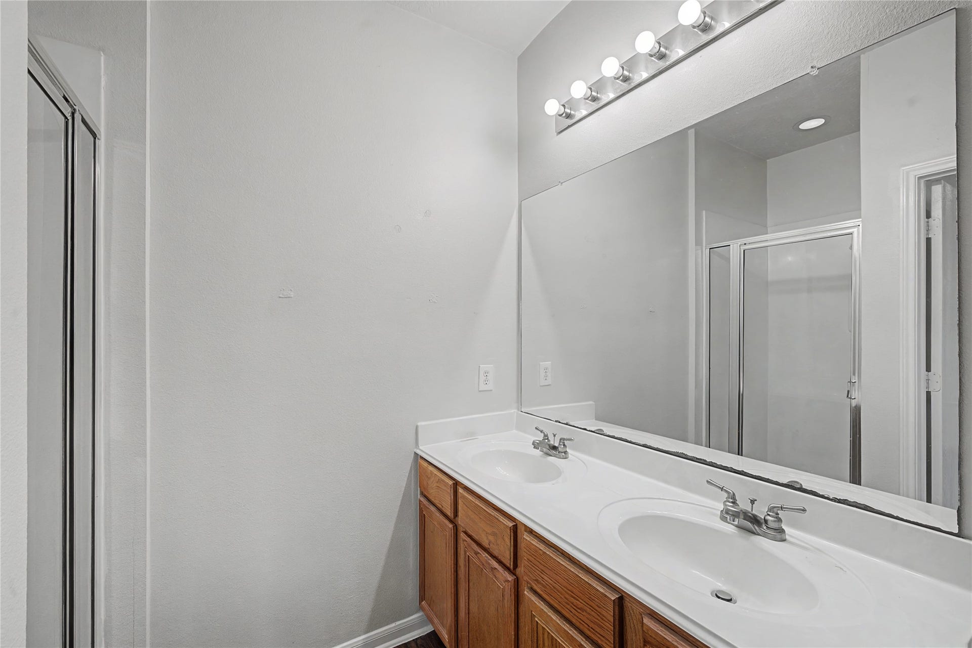 1111 Auburn View Lane, Fresno, TX 77545 Master Bathroom2