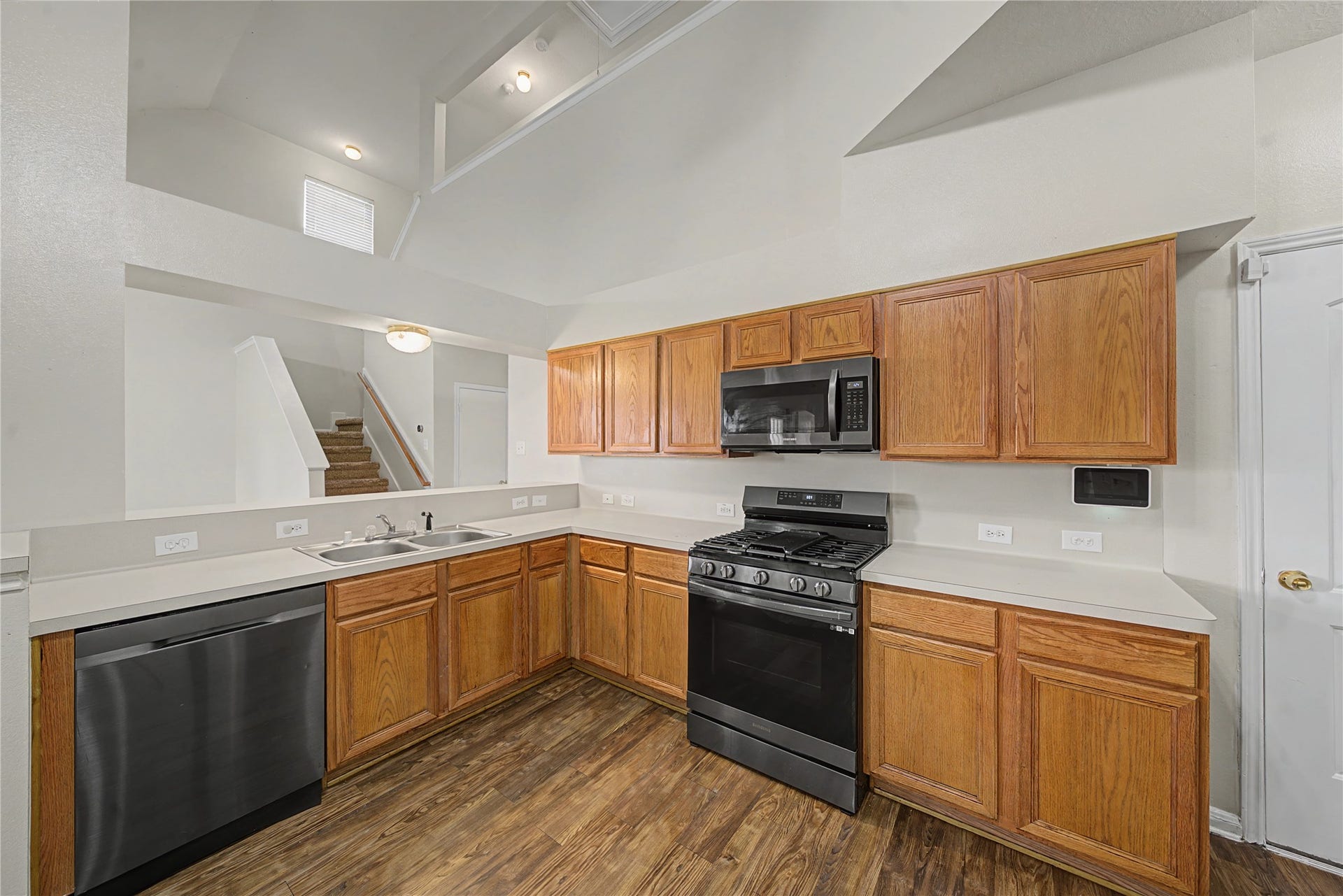 1111 Auburn View Lane, Fresno, TX 77545 Kitchen with newer Appliances