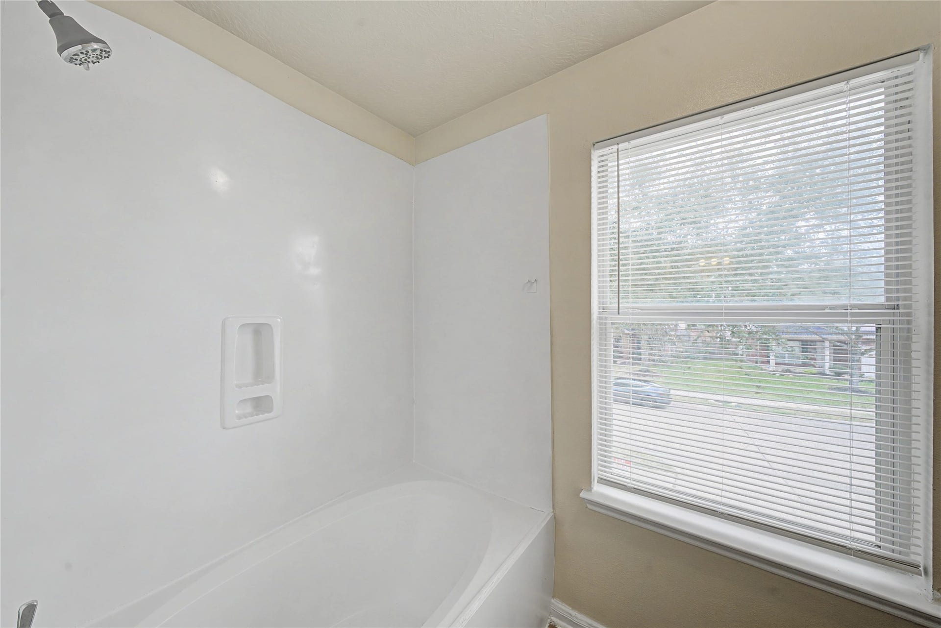 1111 Auburn View Lane, Fresno, TX 77545 Upstair bathroom2