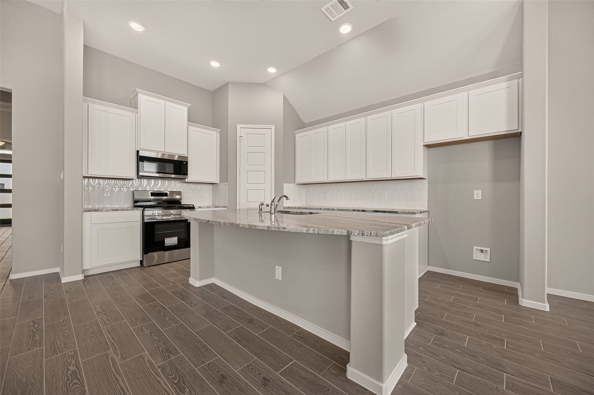 1048 Apple Ridge Road, Magnolia, TX 77355