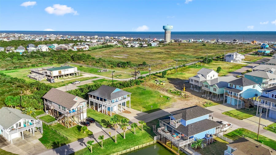 Property photo for 3935 Laguna Drive, Galveston, TX
