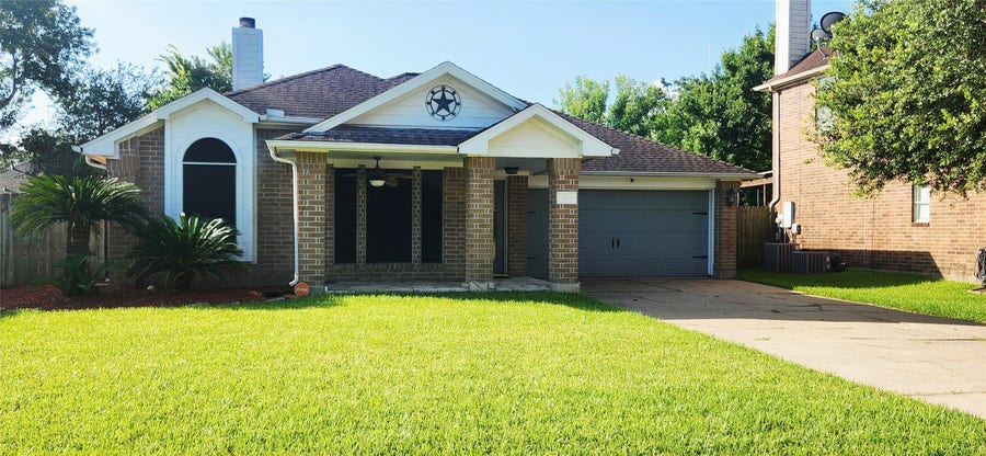 Property photo for 213 Mango Street, Lake Jackson, TX