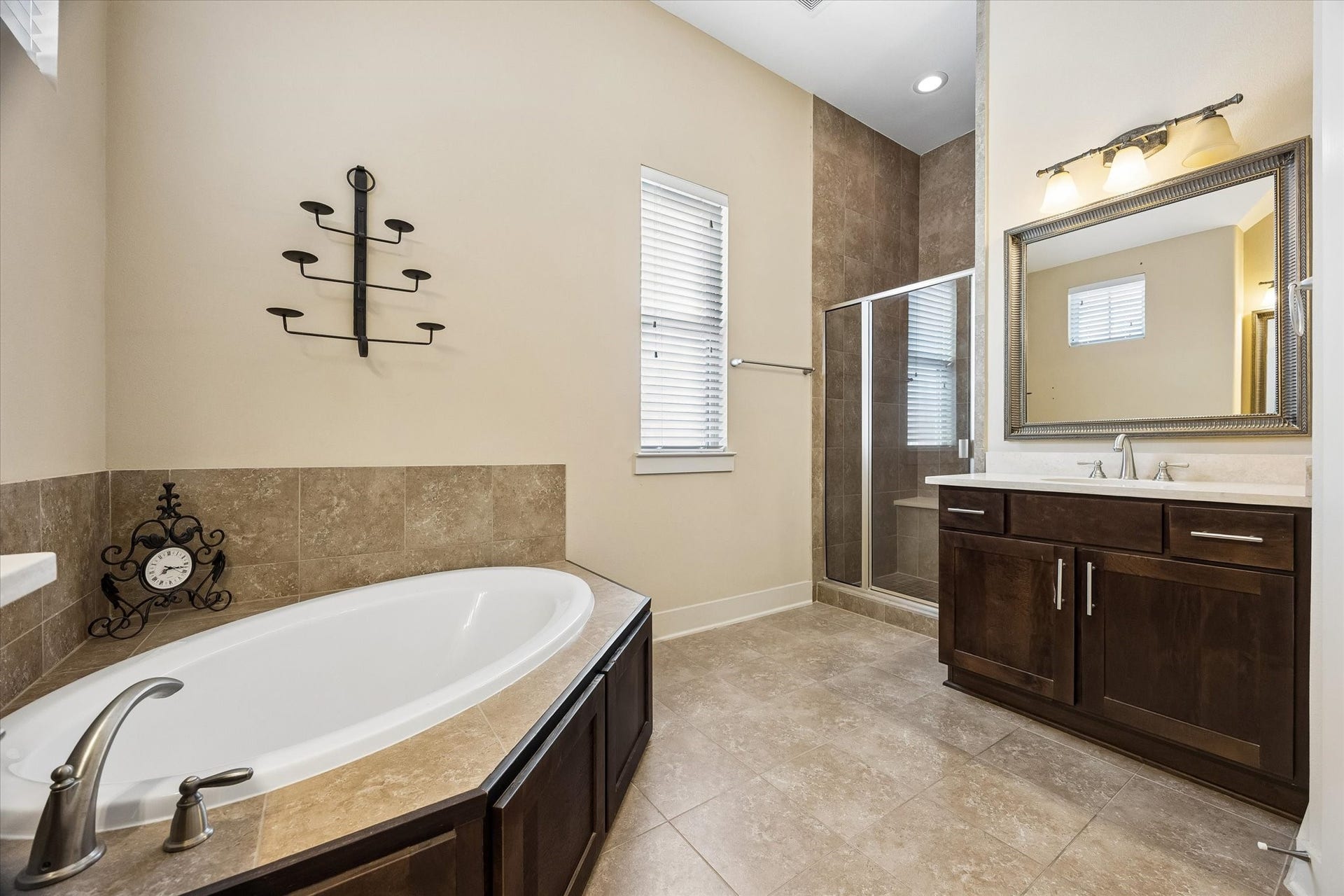 1209 Nelson Falls Lane, Houston, TX 77008 Primary Bathroom