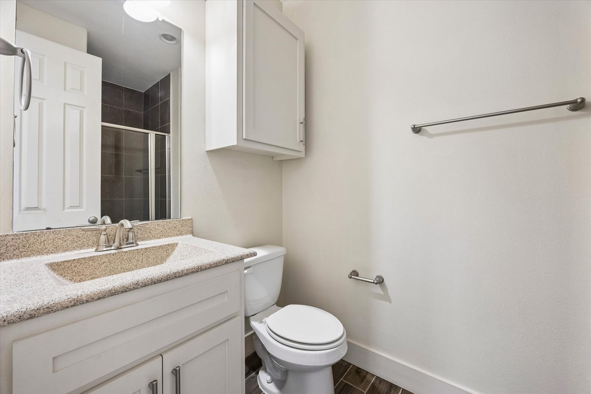 1209 Nelson Falls Lane, Houston, TX 77008 Guest Bath