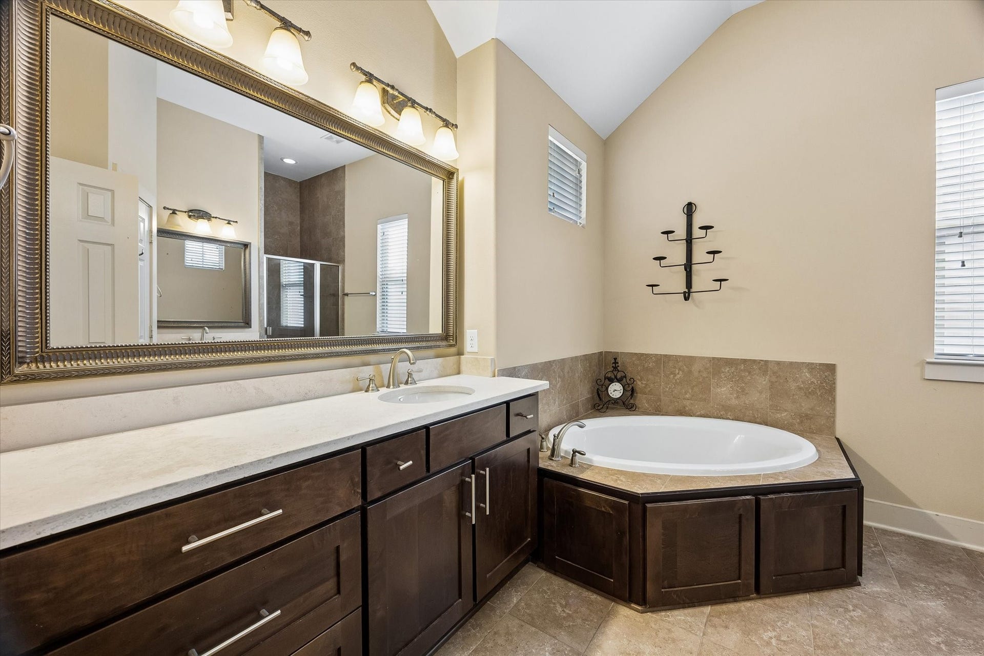 1209 Nelson Falls Lane, Houston, TX 77008 Primary Bathroom