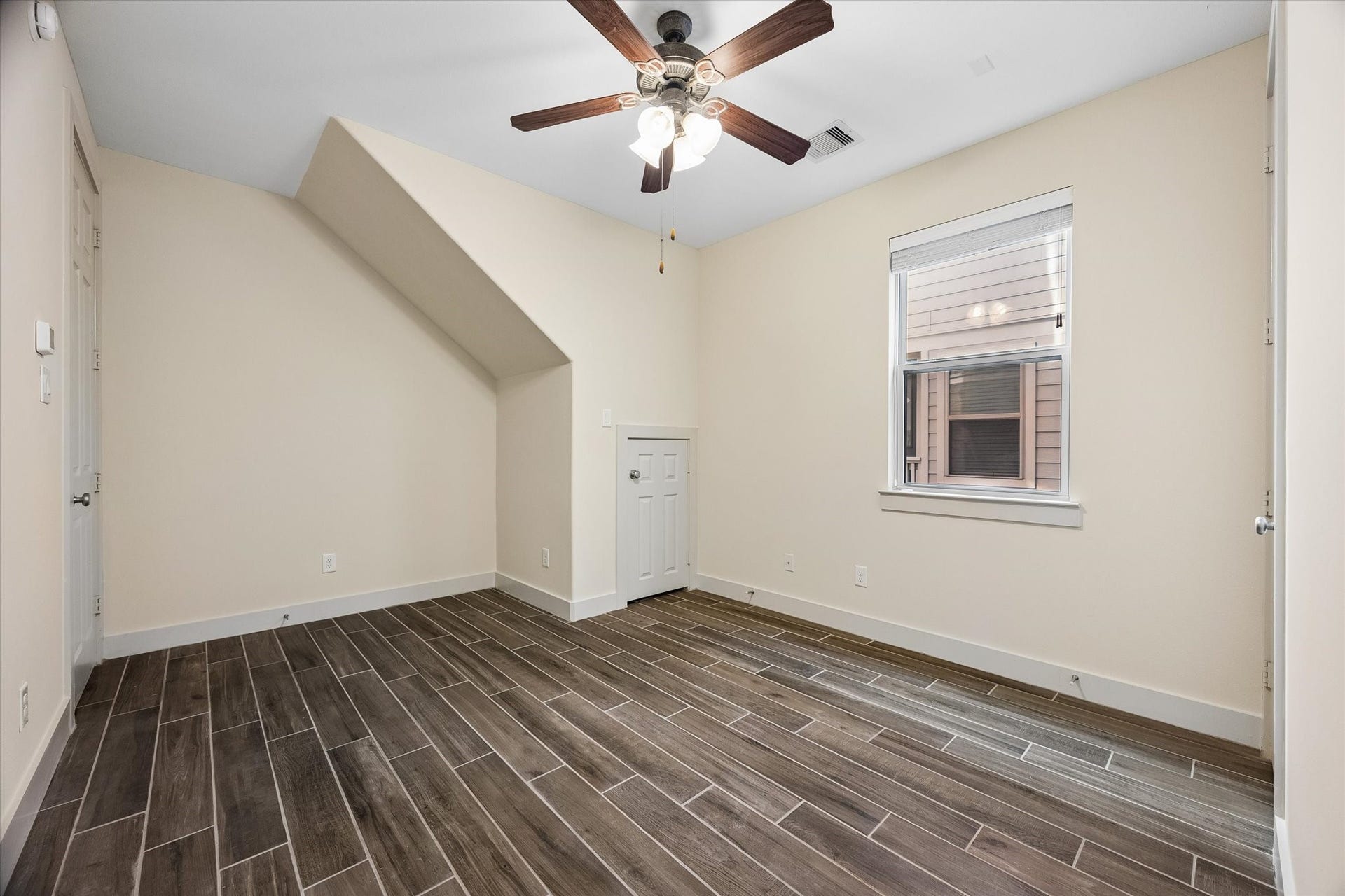 1209 Nelson Falls Lane, Houston, TX 77008 Guest bedroom (downstairs)