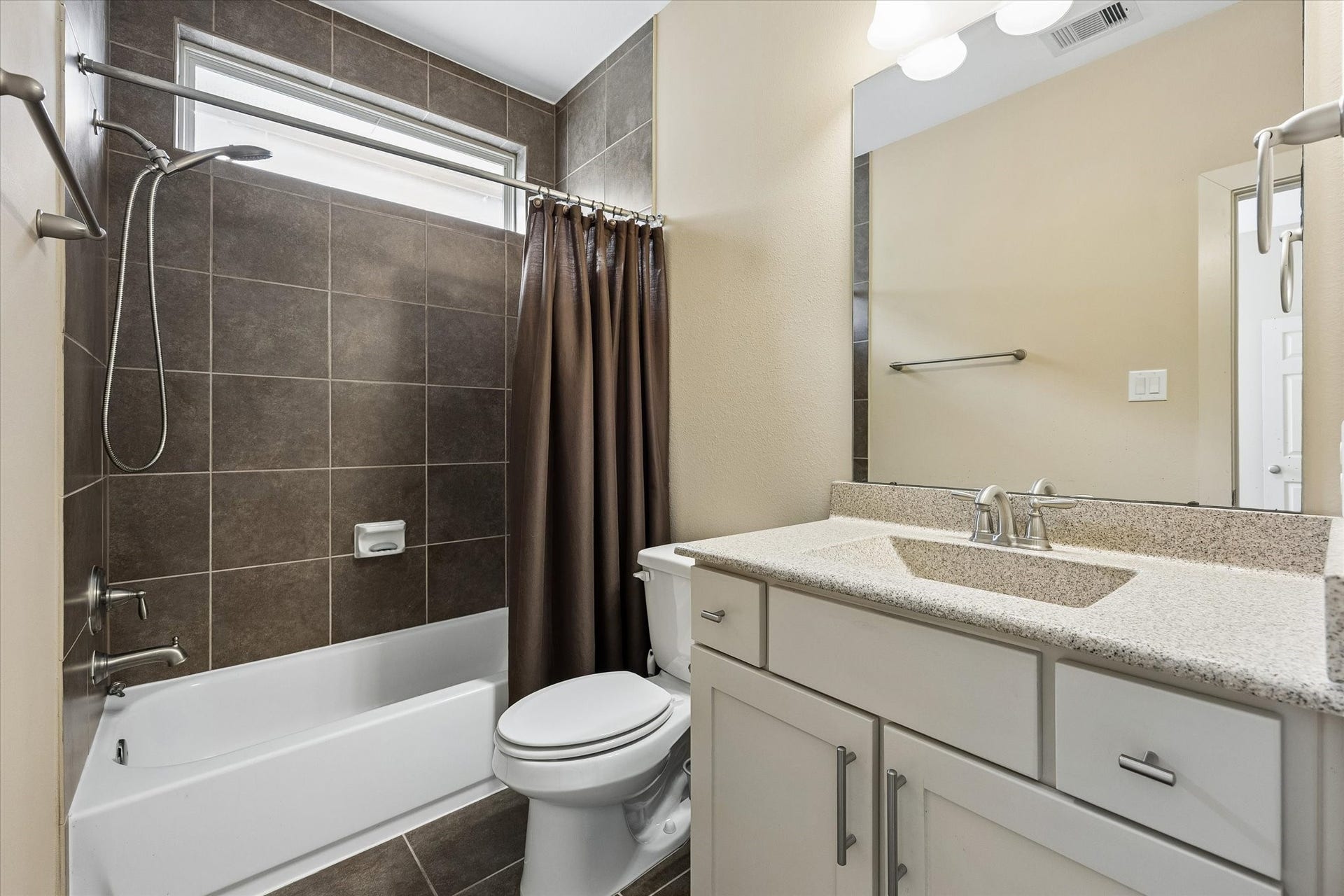 1209 Nelson Falls Lane, Houston, TX 77008 Guest Bathroom