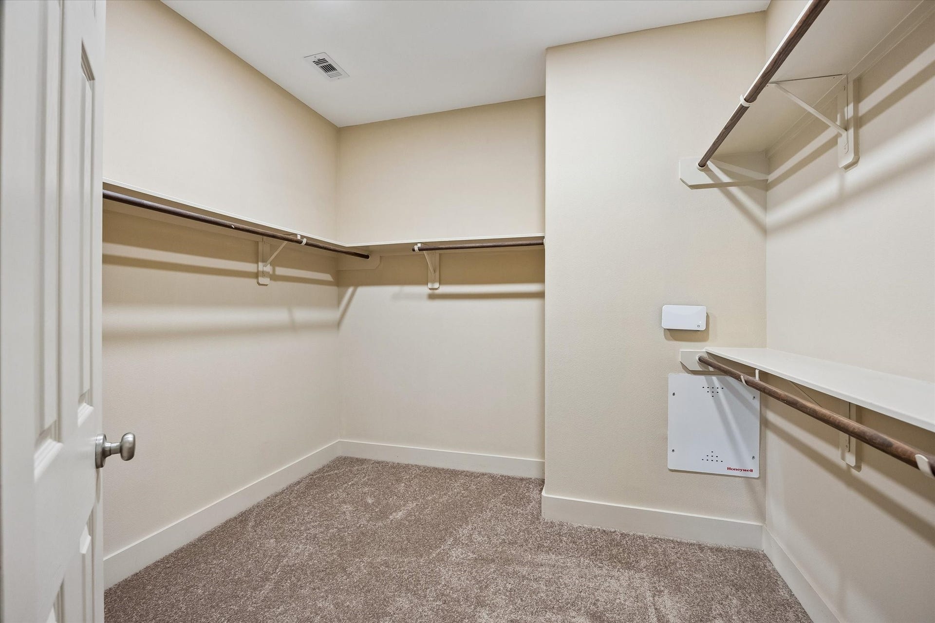 1209 Nelson Falls Lane, Houston, TX 77008 Primary Closet