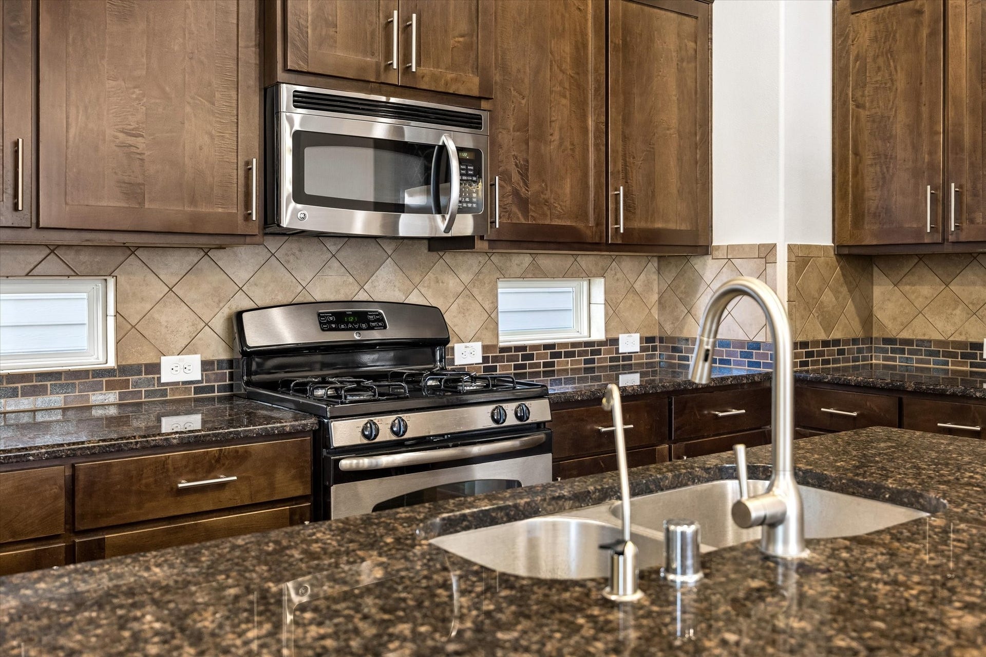 1209 Nelson Falls Lane, Houston, TX 77008 Kitchen