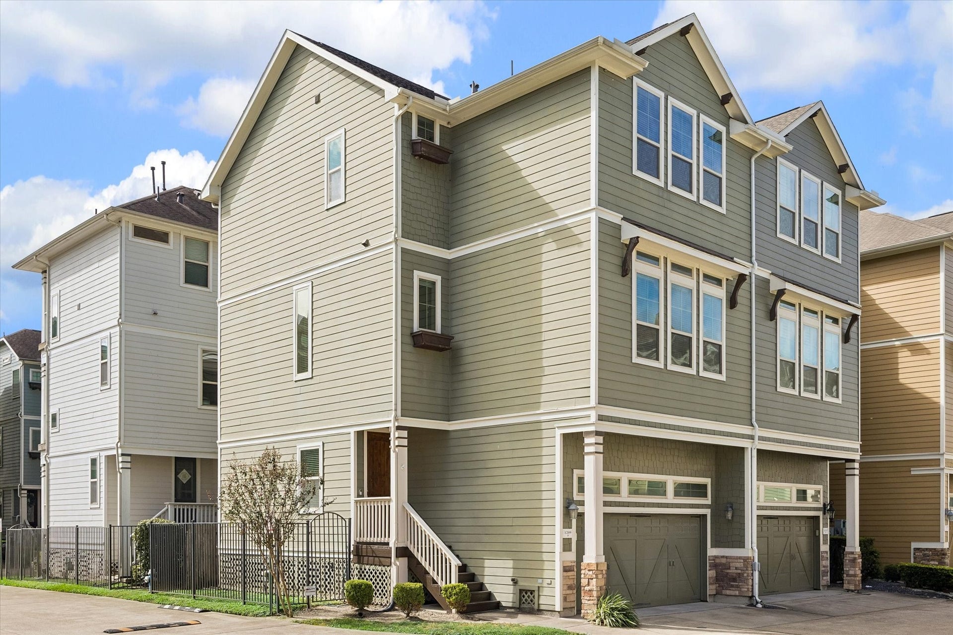 1209 Nelson Falls Lane, Houston, TX 77008 1209 Nelson Falls Lane, Houston, TX 77008