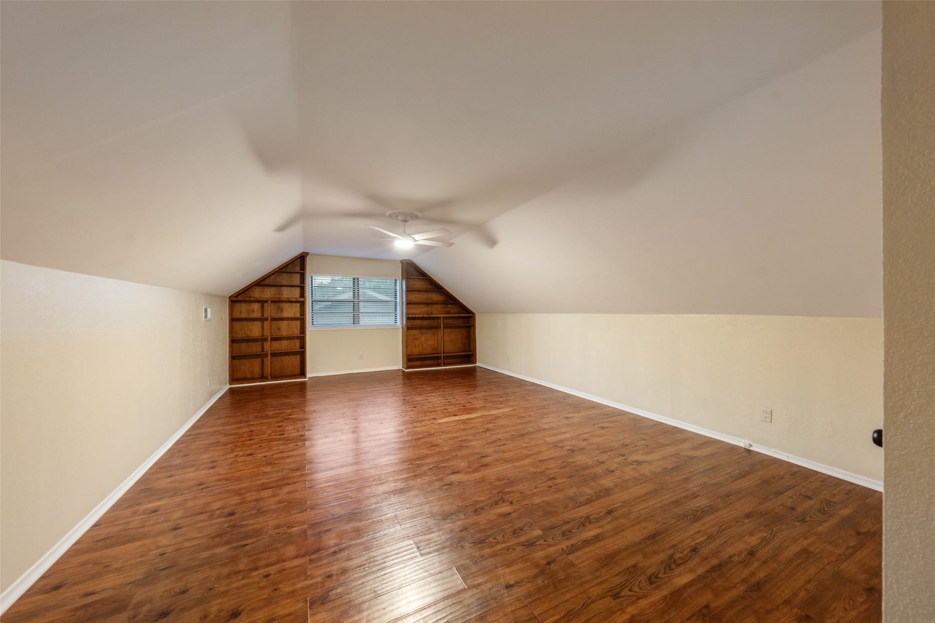 2907 Dewberry Lane, Pasadena, TX 77502 4th bedroom / Game Room