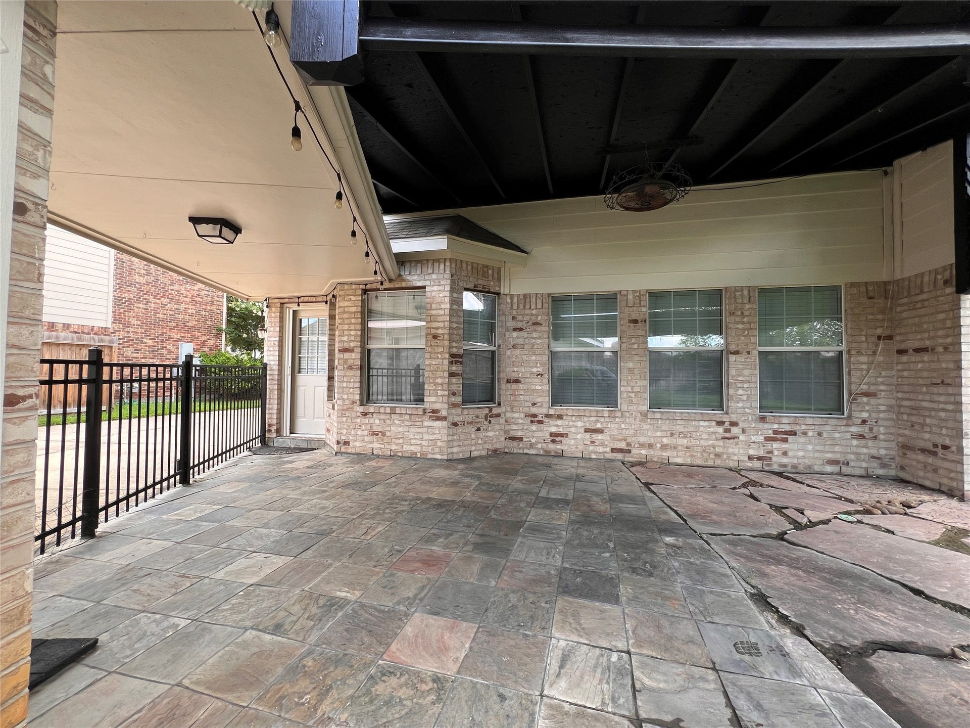 908 Azalea Pointe, League City, TX 77573 Experience outdoor living at its finest with a spacious back yard covered patio, perfect for entertaining or relaxing in comfort.