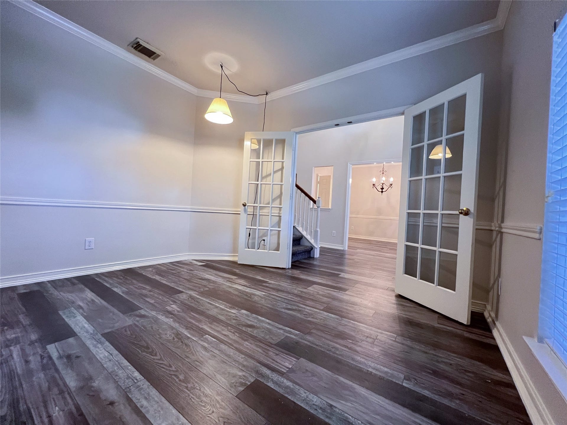 908 Azalea Pointe, League City, TX 77573 Elevate your work-from-home experience in this elegant study, featuring rich flooring, stylish French doors, and abundant natural light.