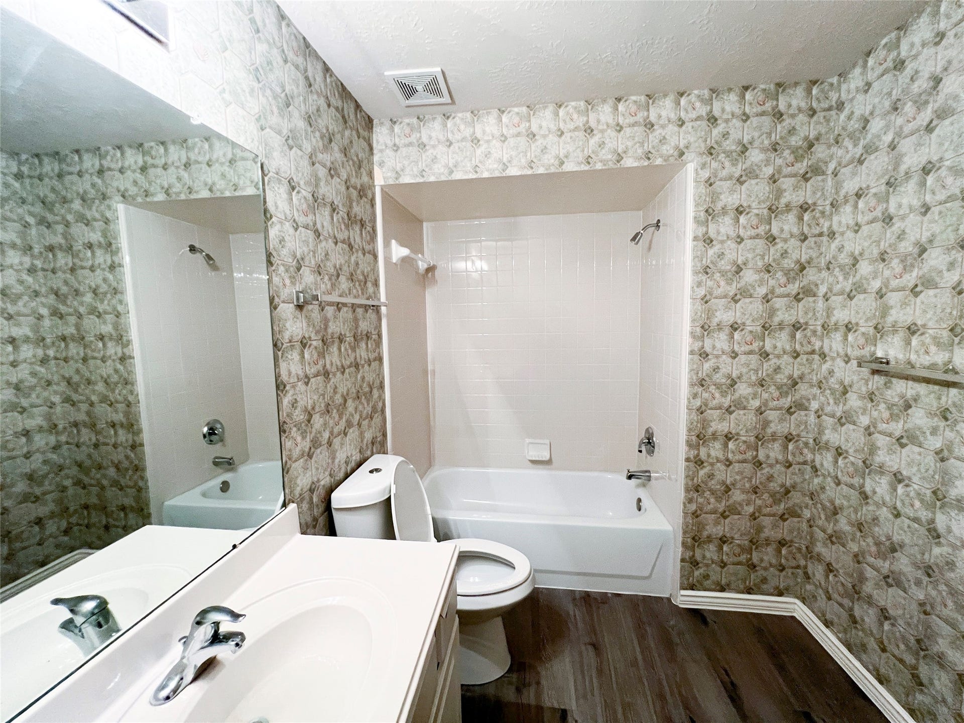908 Azalea Pointe, League City, TX 77573 Second-floor bathroom featuring a stylish blend of classic tilework and modern fixtures for a refreshing retreat.
