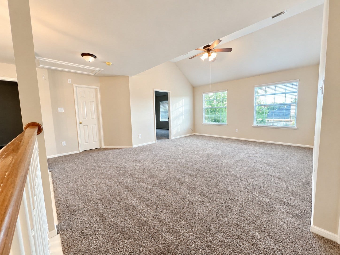 908 Azalea Pointe, League City, TX 77573 Spacious and inviting, this second-floor game room offers the perfect setting for entertainment and relaxation.