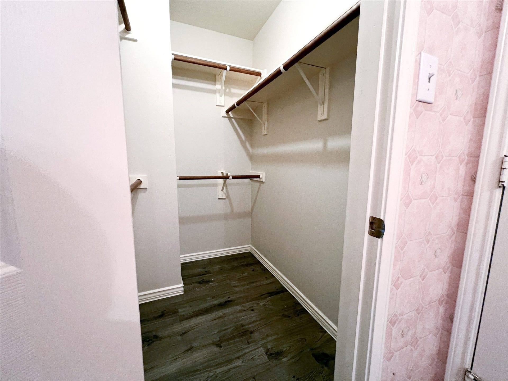 908 Azalea Pointe, League City, TX 77573 Step into luxury with this spacious walk-in closet, seamlessly connected to the bathroom for ultimate convenience and style.