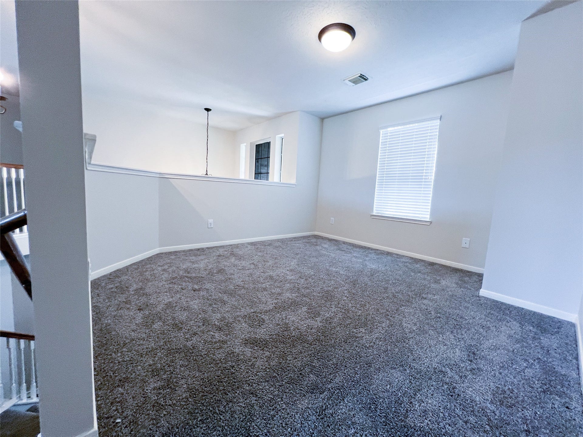 908 Azalea Pointe, League City, TX 77573 Discover the cozy charm of a second-floor sitting area, perfect for relaxation or a quiet retreat.