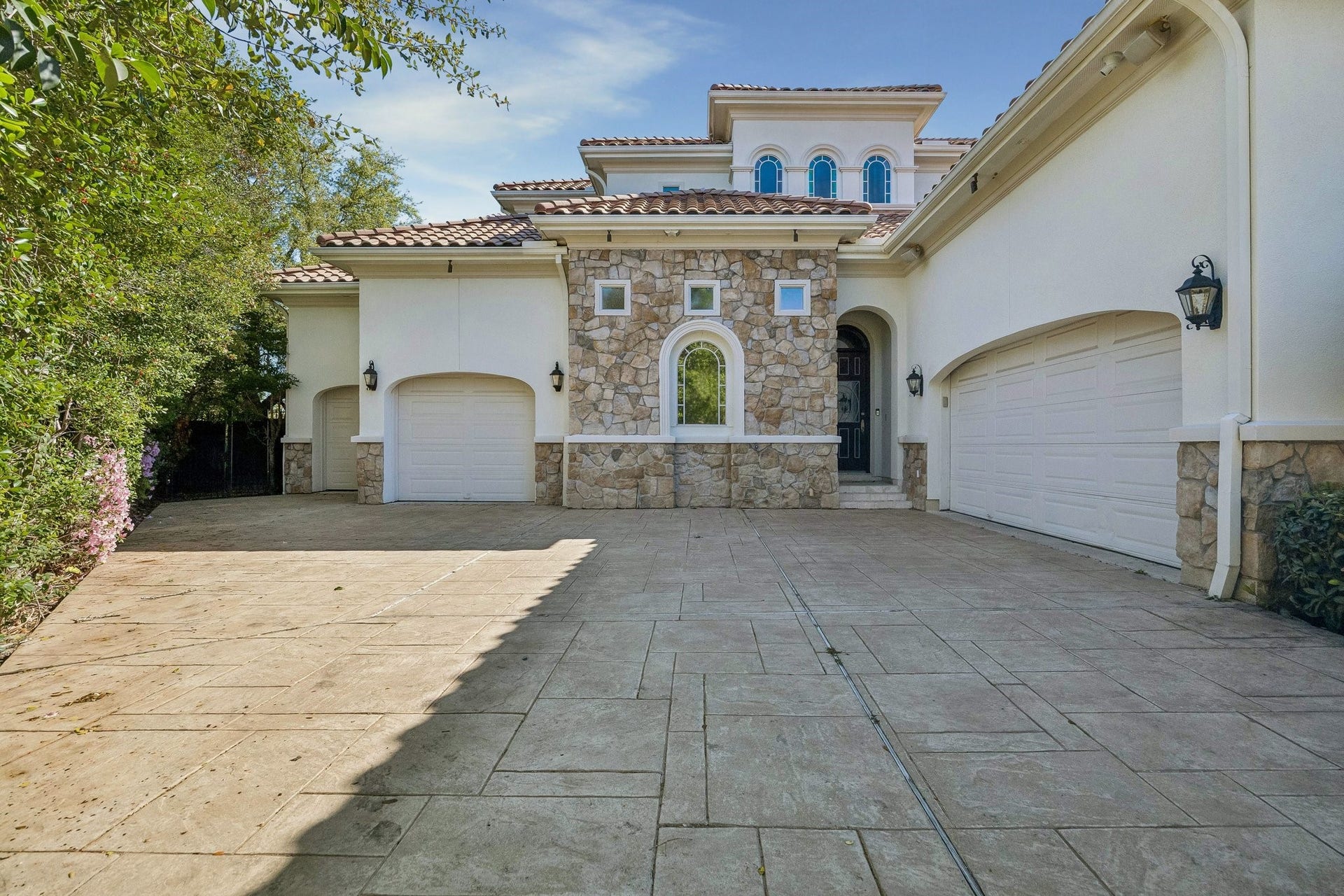 THIS FINE CUSTOM ESTATE HOME FEATURES A MOTOR COURT WITH 4-CAR ATTACHED GARAGE - motor court provides convenient guest parking for multiple vehicles - convenient access for family and friends at the 'back' door