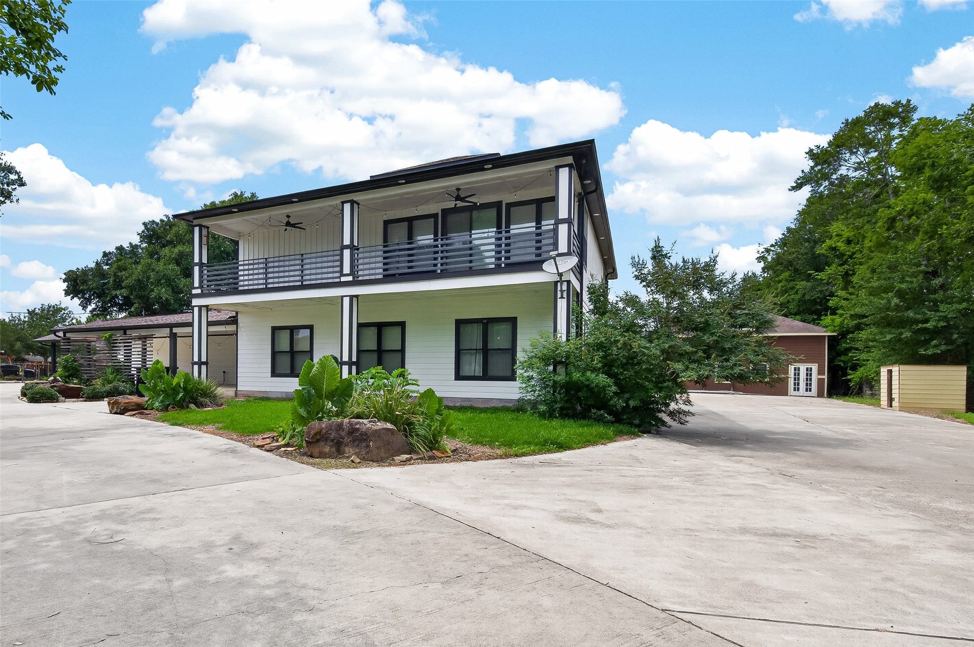 323 E Palm Street, Fresno, TX 77545 323 E Palm Street, Fresno, TX 77545