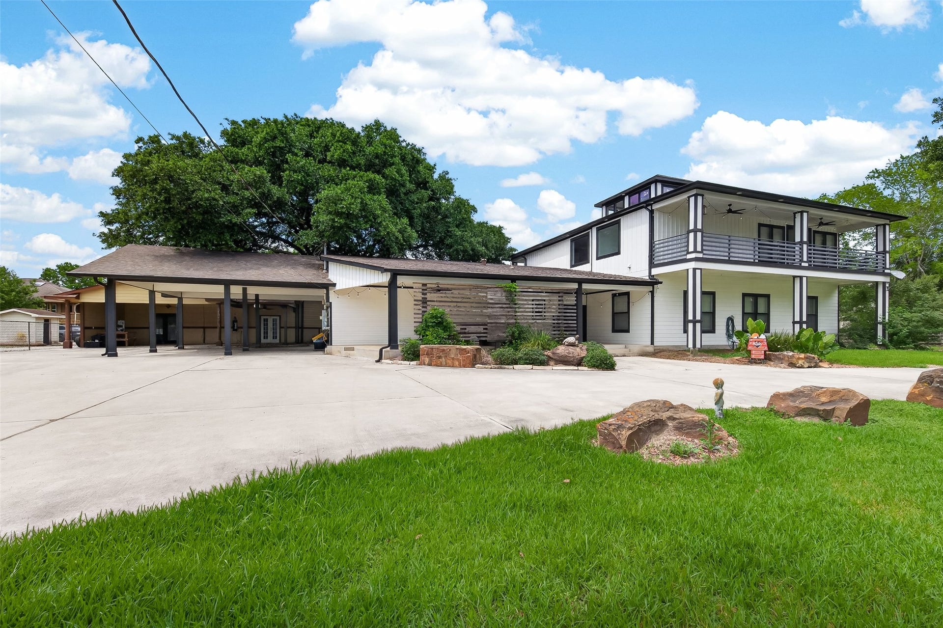 323 E Palm Street, Fresno, TX 77545 323 E Palm Street, Fresno, TX 77545