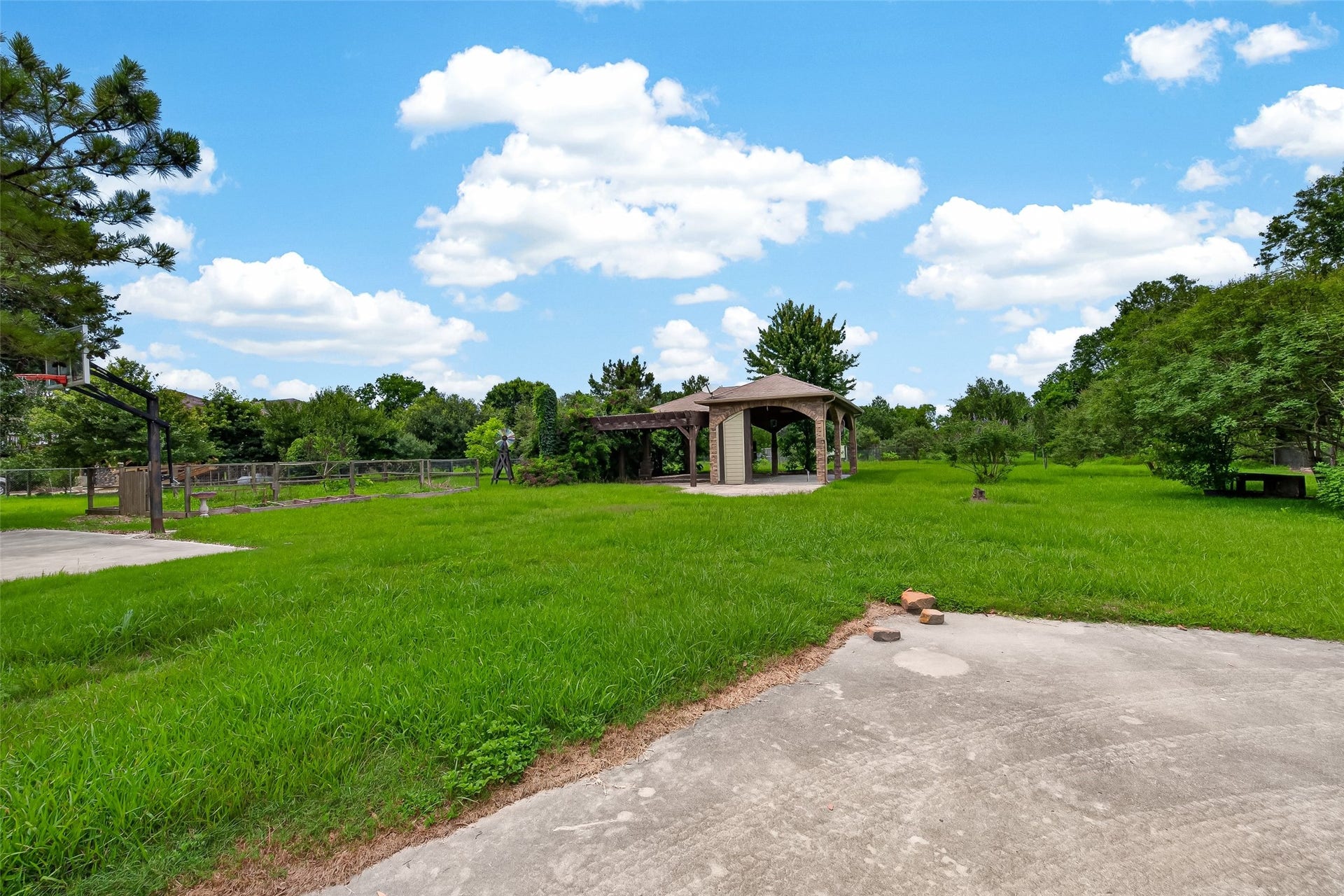 323 E Palm Street, Fresno, TX 77545 323 E Palm Street, Fresno, TX 77545