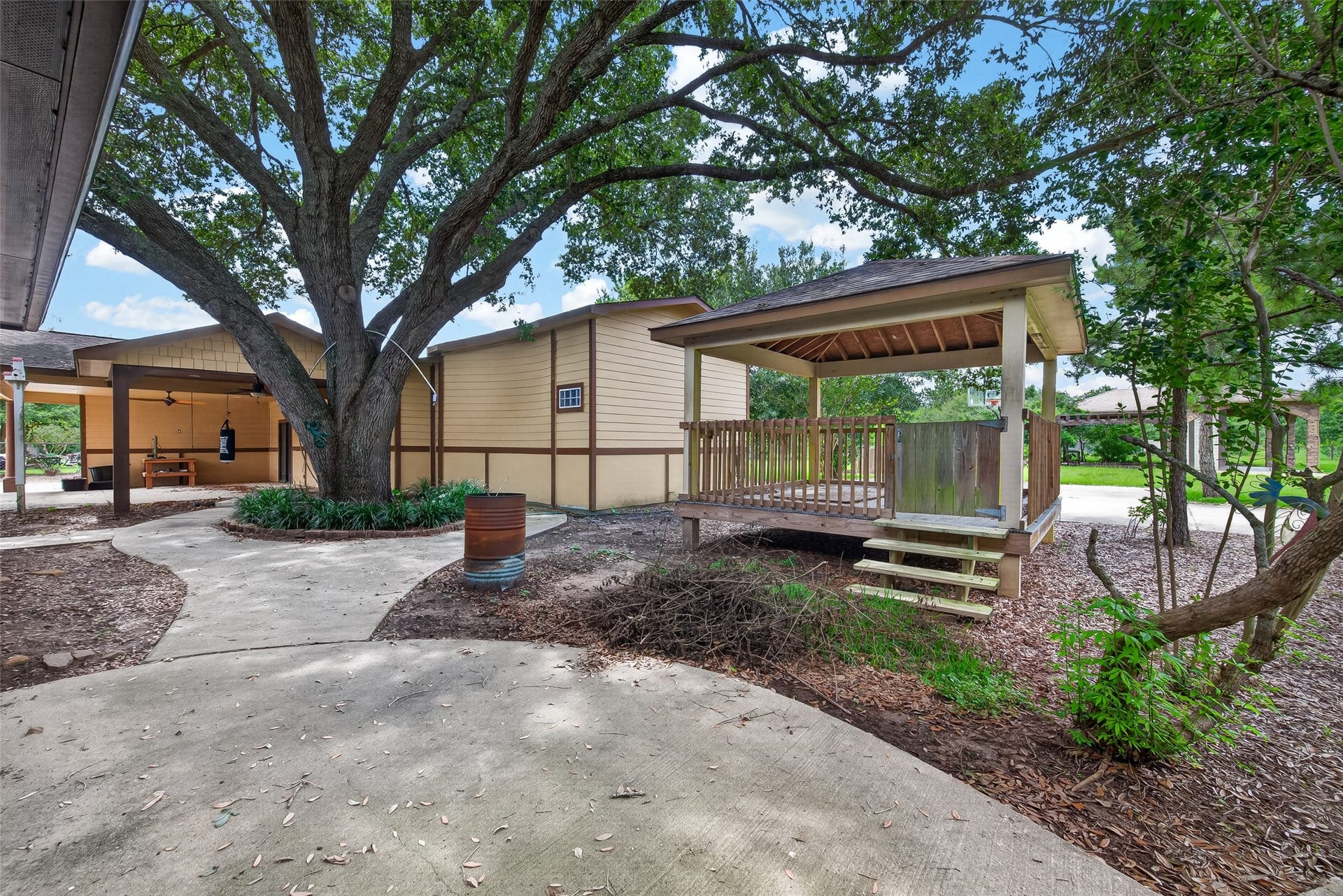 323 E Palm Street, Fresno, TX 77545 323 E Palm Street, Fresno, TX 77545