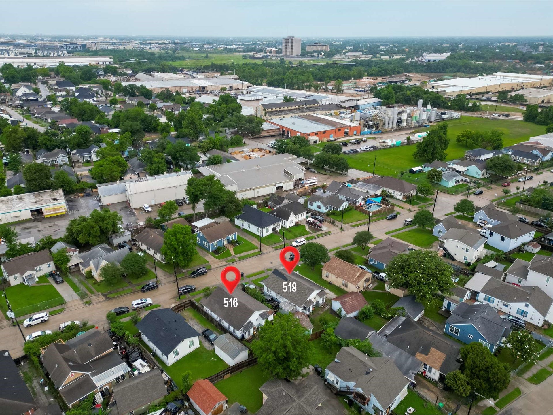 516 N Eastwood Street, Houston, TX 77011 Live or invest in a location that puts Houston at your fingertips approximately 3 miles to Downtown, 6 miles to the Medical Center, and convenient to Midtown, sports venues, and the city's growing East End attractions.