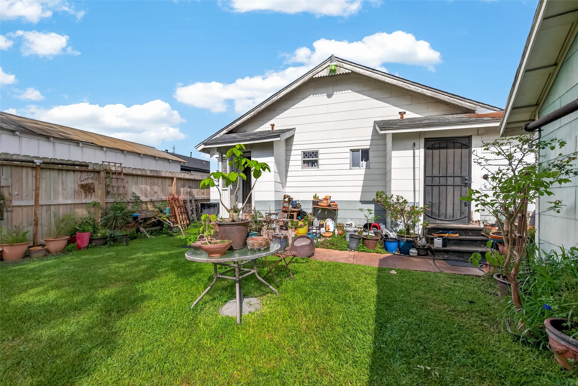 516 N Eastwood Street, Houston, TX 77011 516 N Eastwood Street, Houston, TX 77011