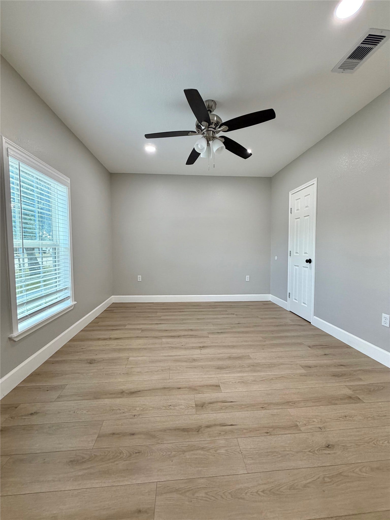 813 N Valderas Street, Angleton, TX 77515 813 N Valderas Street, Angleton, TX 77515