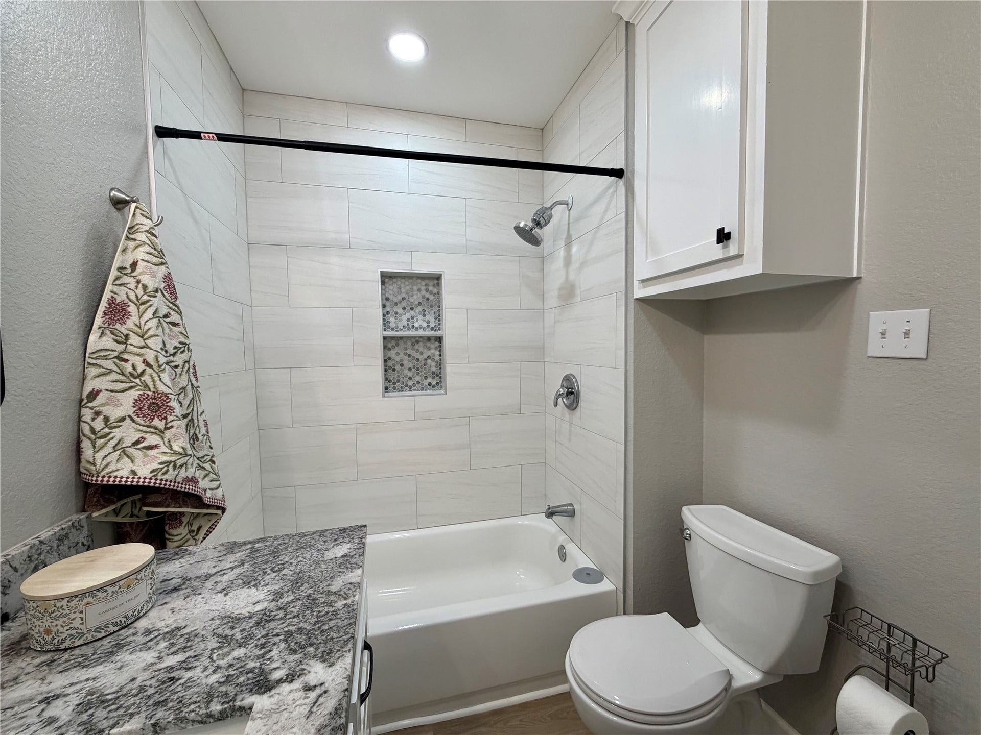 813 N Valderas Street, Angleton, TX 77515 813 N Valderas Street, Angleton, TX 77515
