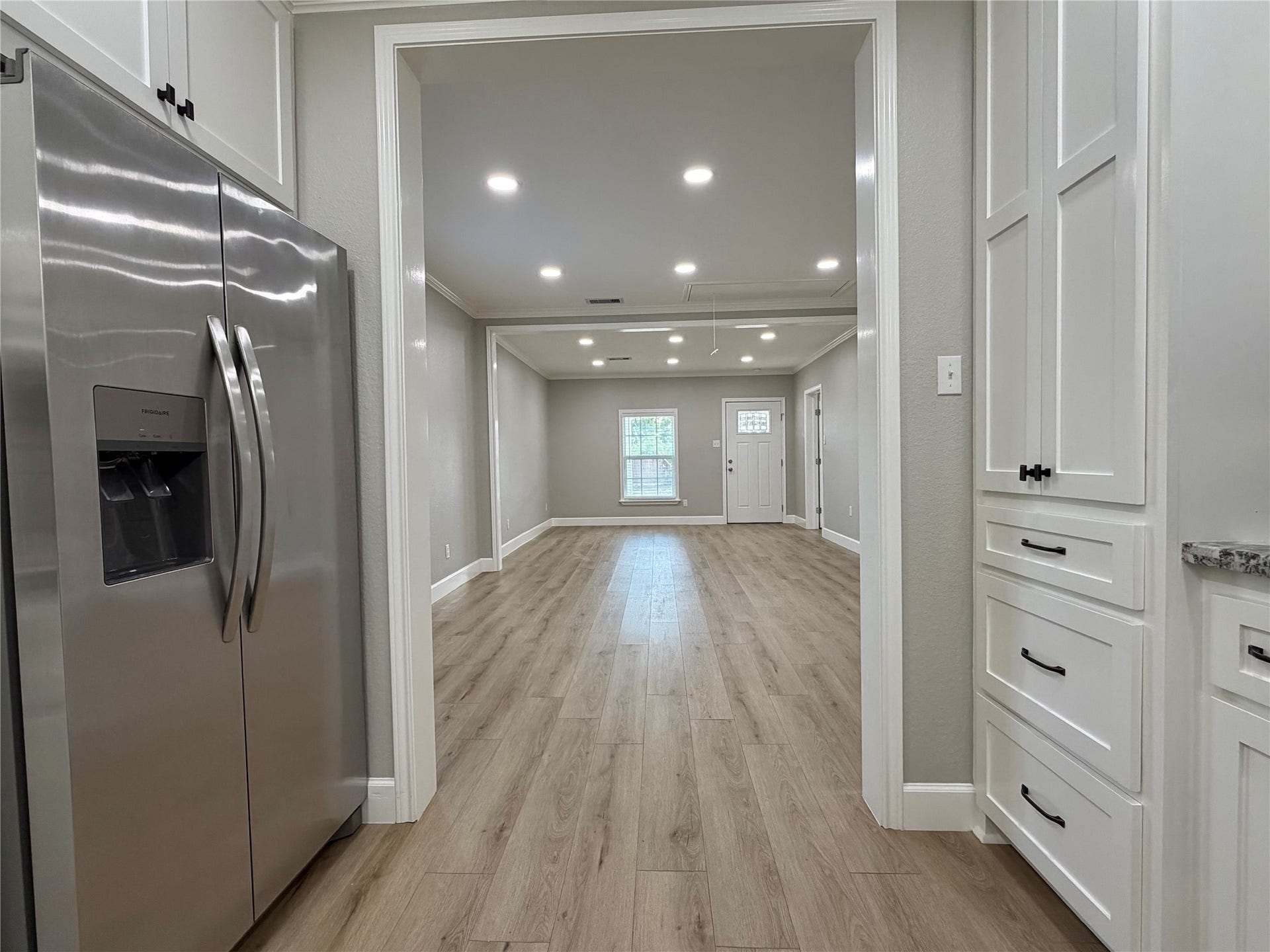 813 N Valderas Street, Angleton, TX 77515 813 N Valderas Street, Angleton, TX 77515
