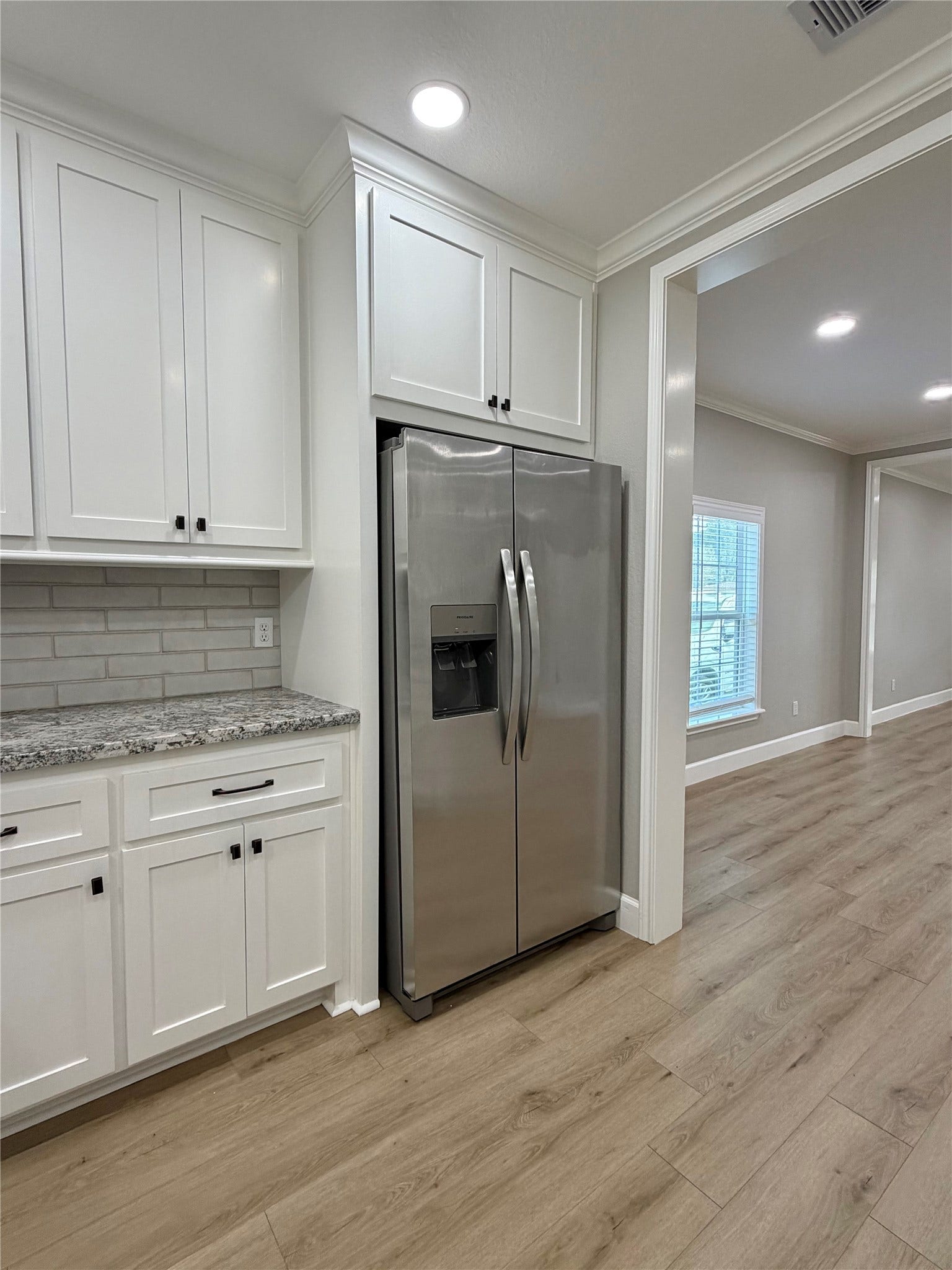 813 N Valderas Street, Angleton, TX 77515 813 N Valderas Street, Angleton, TX 77515