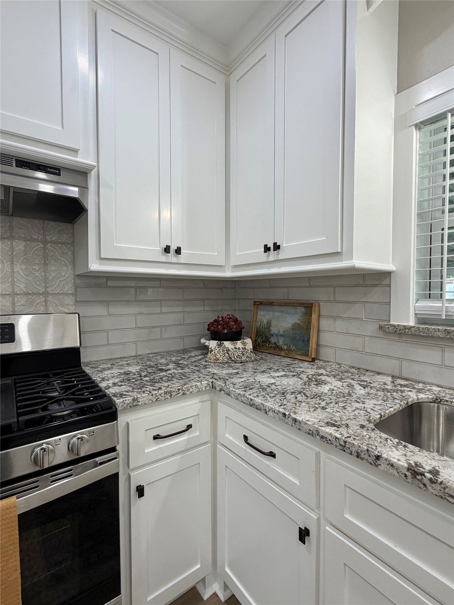 813 N Valderas Street, Angleton, TX 77515 813 N Valderas Street, Angleton, TX 77515