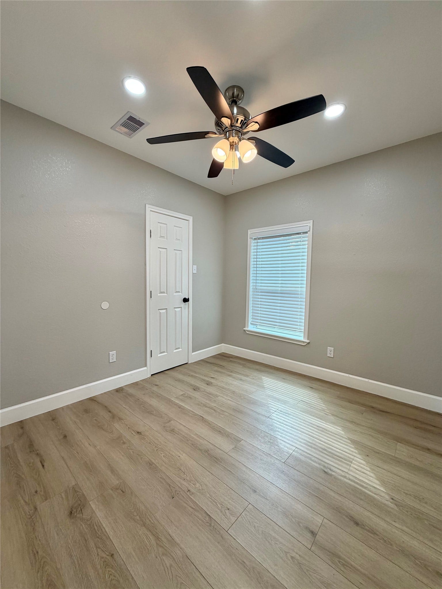 813 N Valderas Street, Angleton, TX 77515 813 N Valderas Street, Angleton, TX 77515