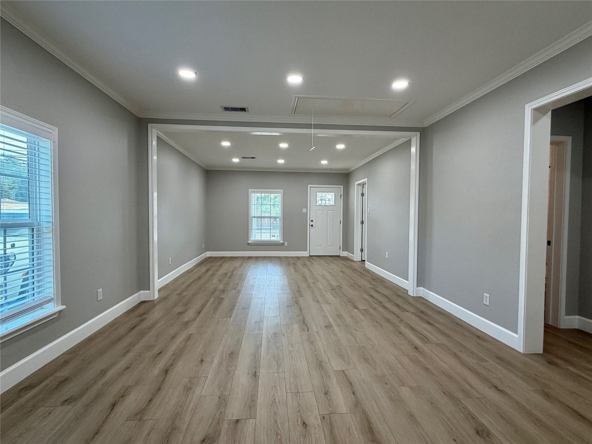 813 N Valderas Street, Angleton, TX 77515 813 N Valderas Street, Angleton, TX 77515
