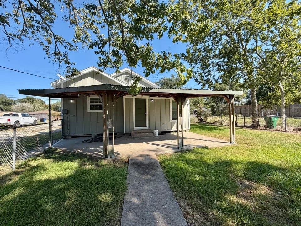 813 N Valderas Street, Angleton, TX 77515 813 N Valderas Street, Angleton, TX 77515