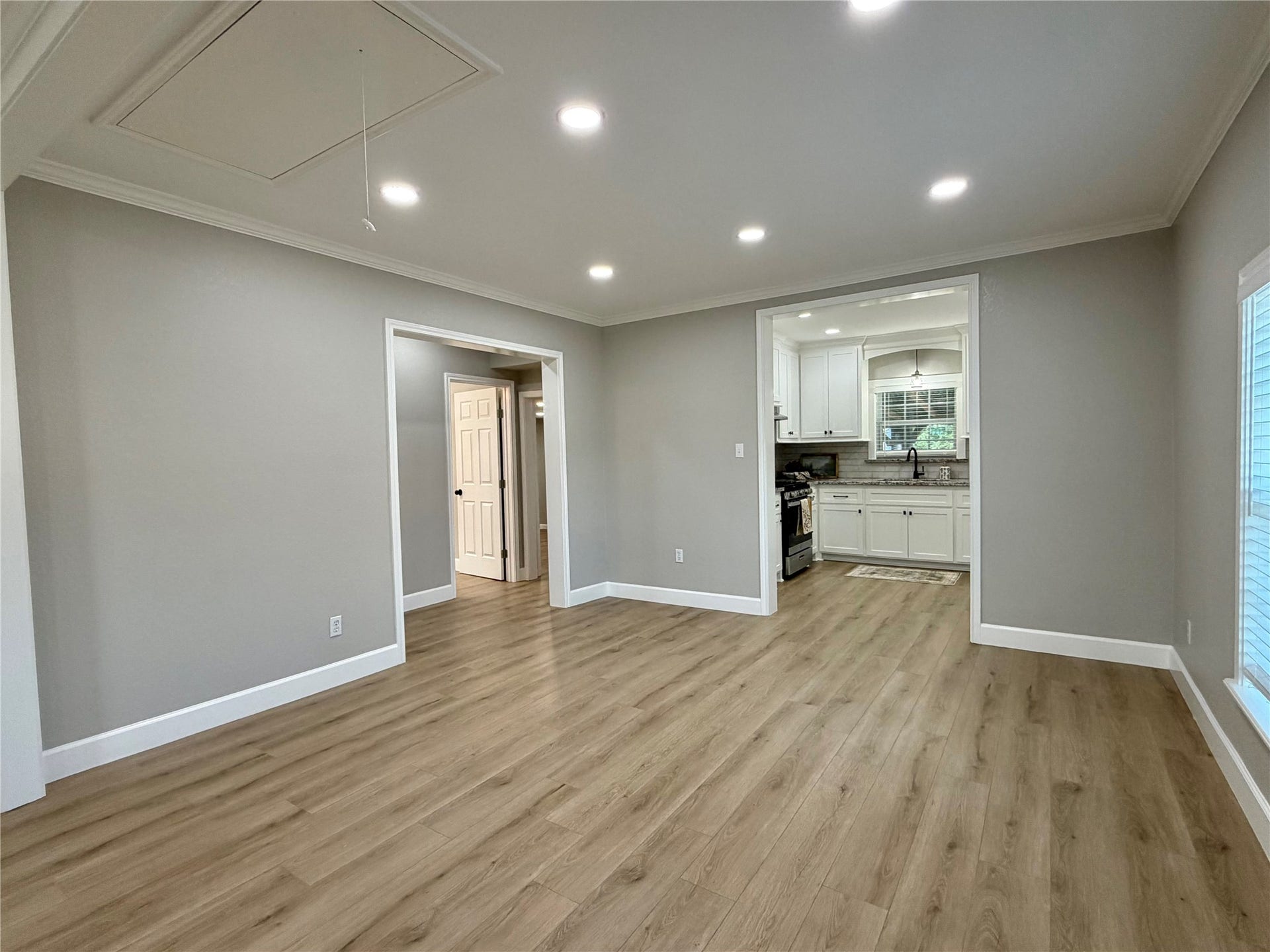 813 N Valderas Street, Angleton, TX 77515 813 N Valderas Street, Angleton, TX 77515
