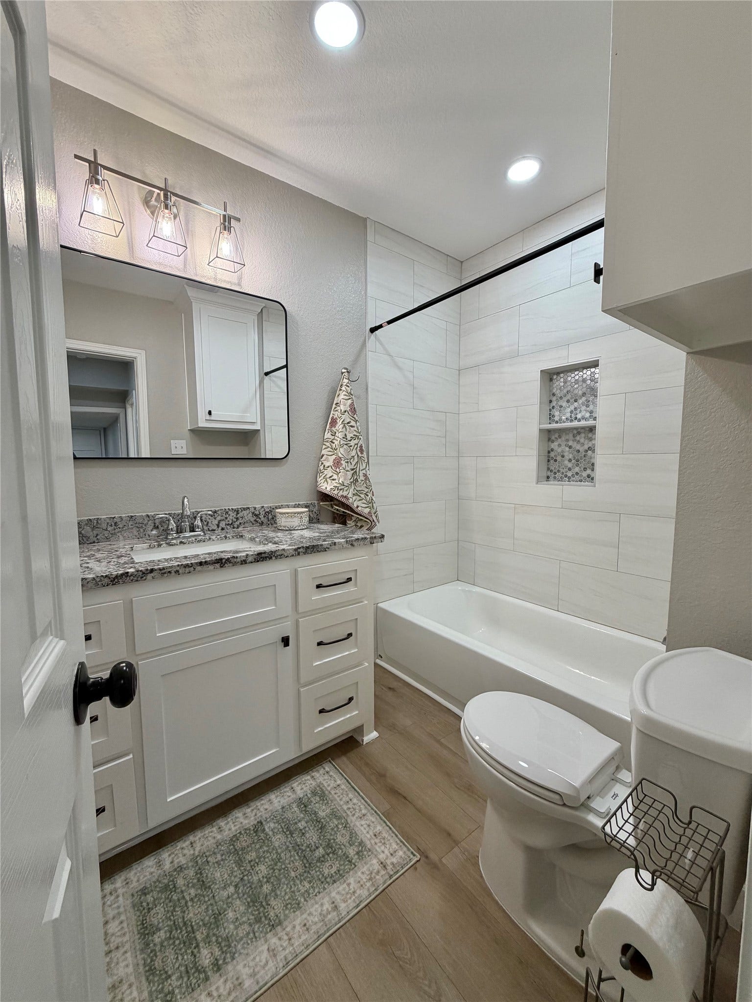 813 N Valderas Street, Angleton, TX 77515 813 N Valderas Street, Angleton, TX 77515