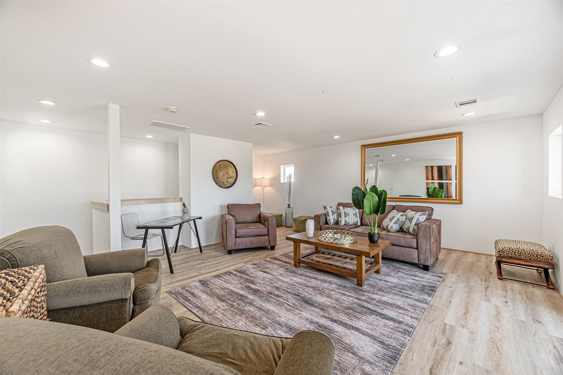 15000 S Richmond Avenue, #5, Houston, TX 77082 Game room/third floor living area located on the third floor. Can also be used as a loft style 4th bedroom is needed