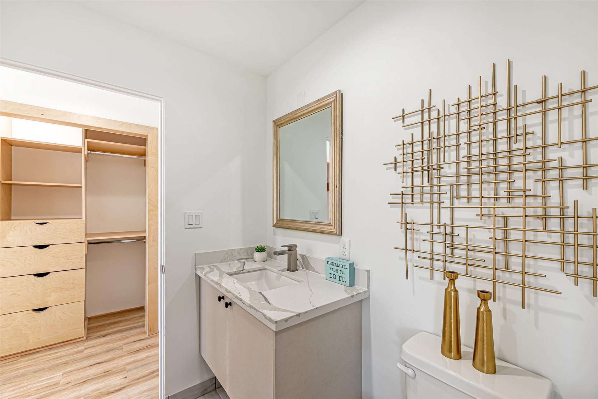15000 S Richmond Avenue, #5, Houston, TX 77082 Jack & Jill secondary bathroom