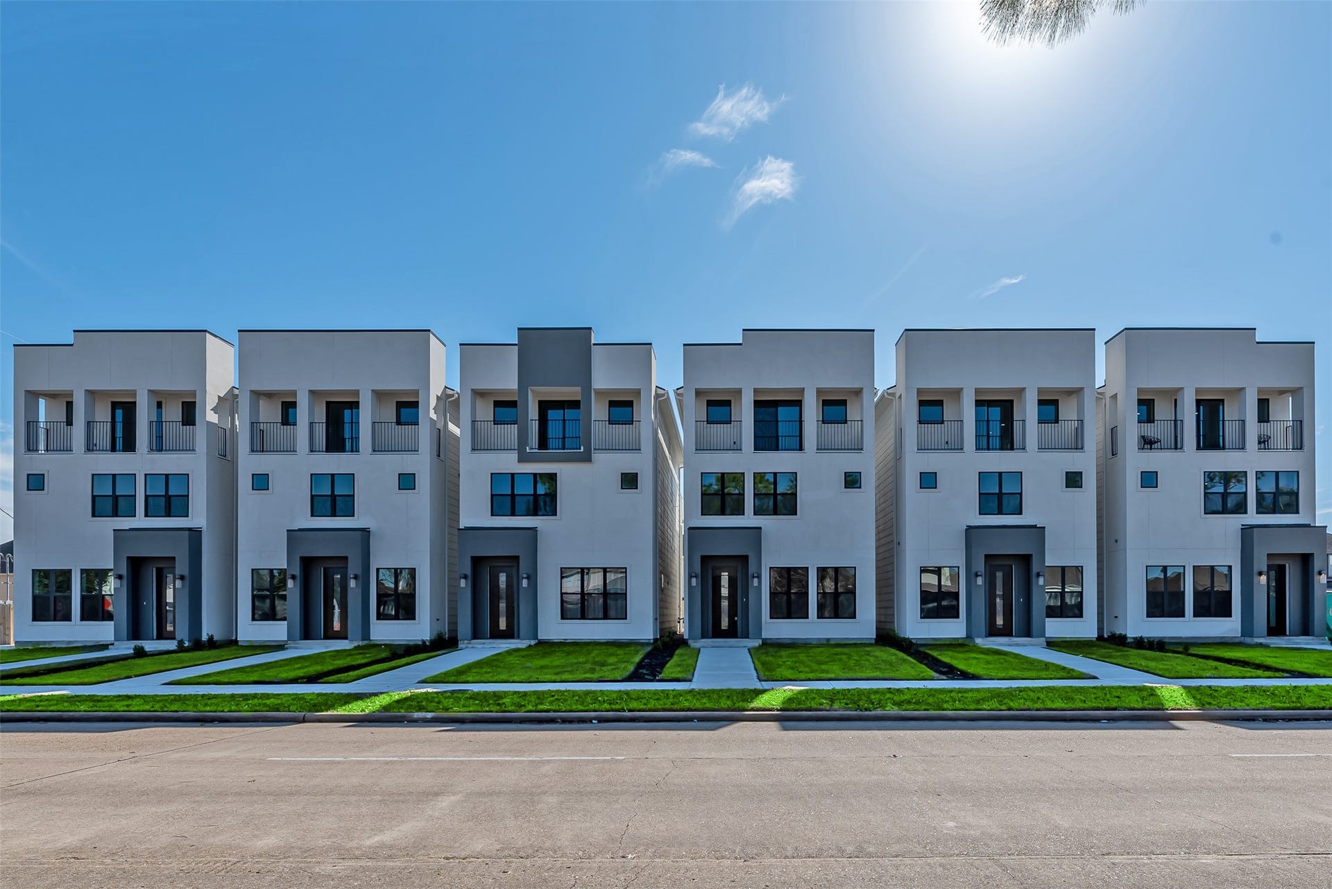 15000 S Richmond Avenue, #5, Houston, TX 77082 Welcome to Villas Quindici! Where modern life meets the suburbs!