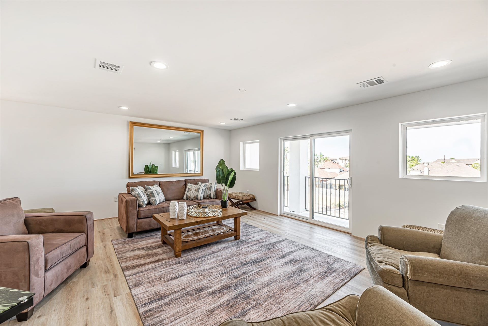 15000 S Richmond Avenue, #5, Houston, TX 77082 Game room/third floor living area located on the third floor. Can also be used as a loft style 4th bedroom is needed