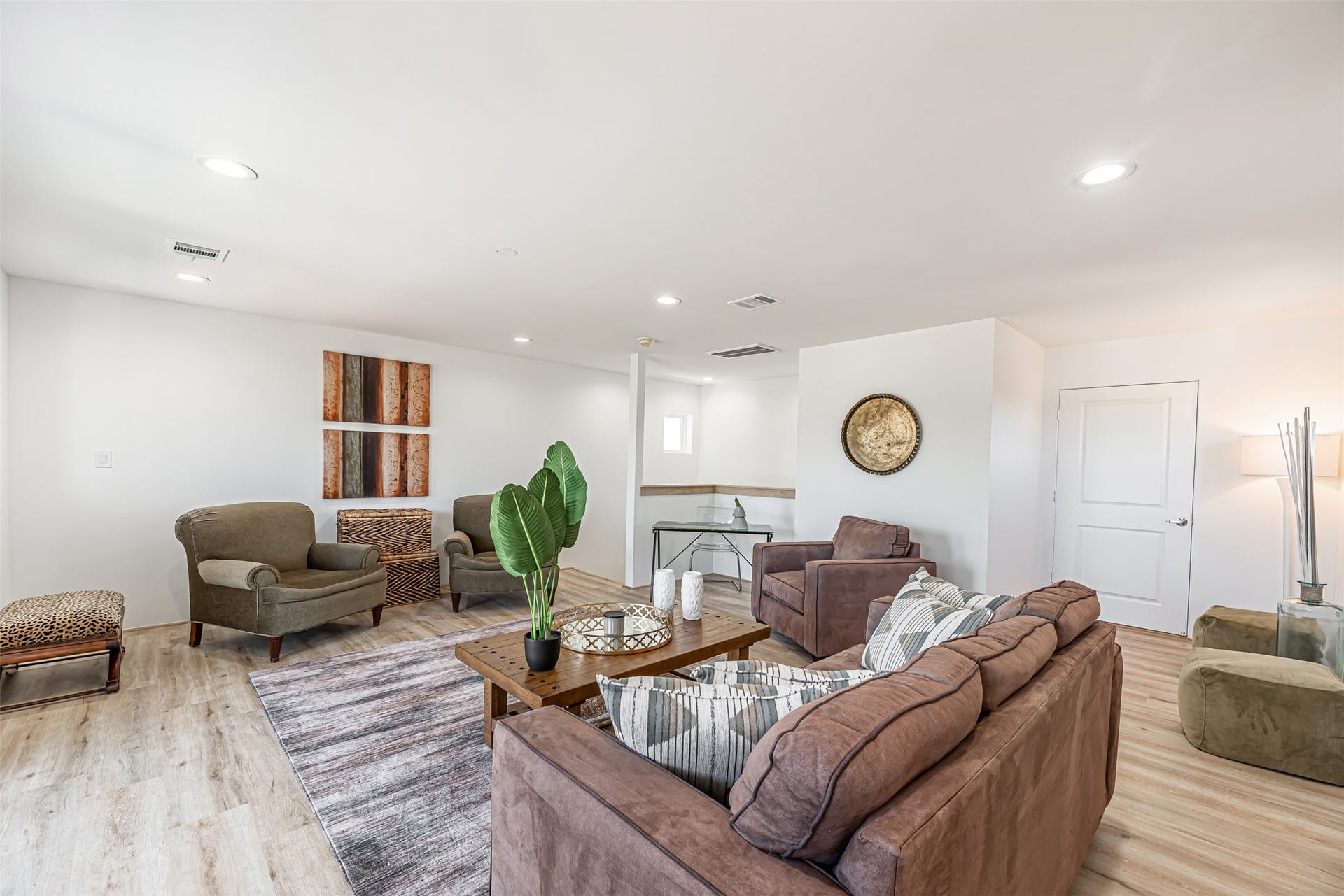 15000 S Richmond Avenue, #5, Houston, TX 77082 Game room/third floor living area located on the third floor. Can also be used as a loft style 4th bedroom is needed