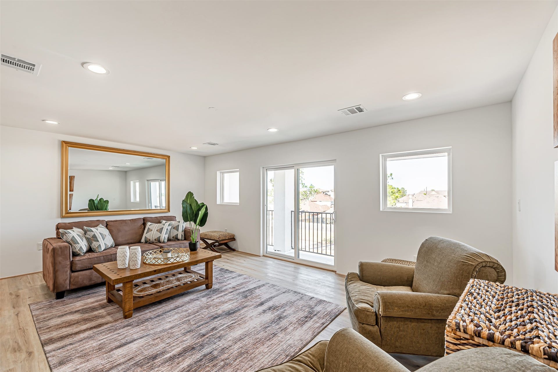 15000 S Richmond Avenue, #5, Houston, TX 77082 Game room/third floor living area located on the third floor. Can also be used as a loft style 4th bedroom is needed