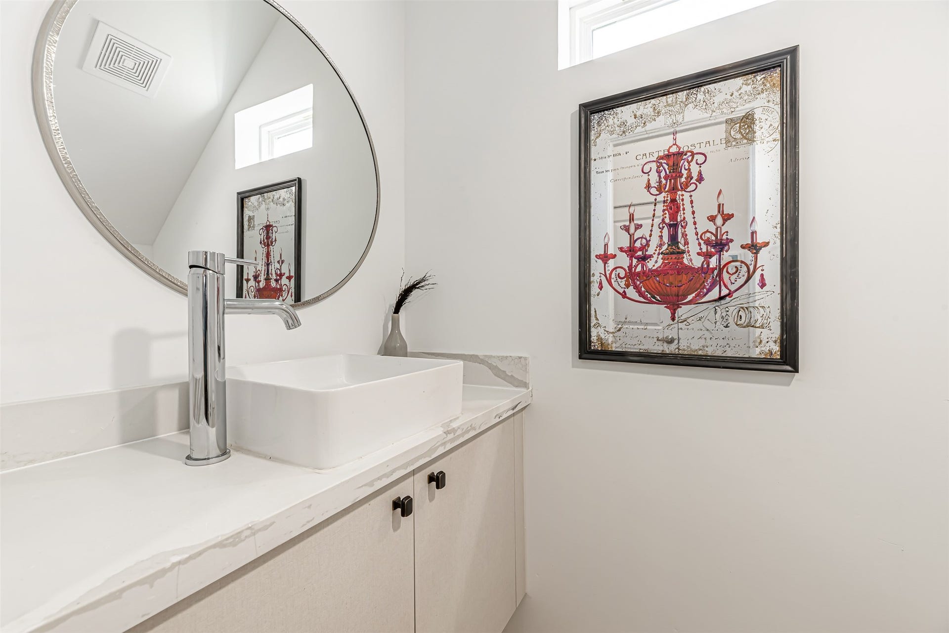 15000 S Richmond Avenue, #5, Houston, TX 77082 Powder bath located on the first floor