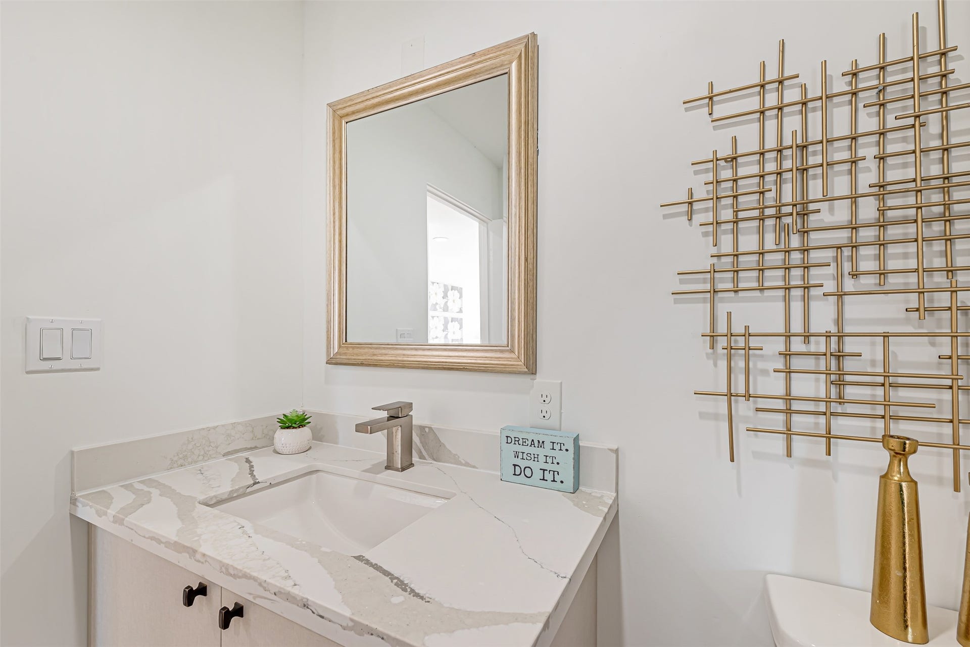 15000 S Richmond Avenue, #5, Houston, TX 77082 Jack & Jill secondary bathroom