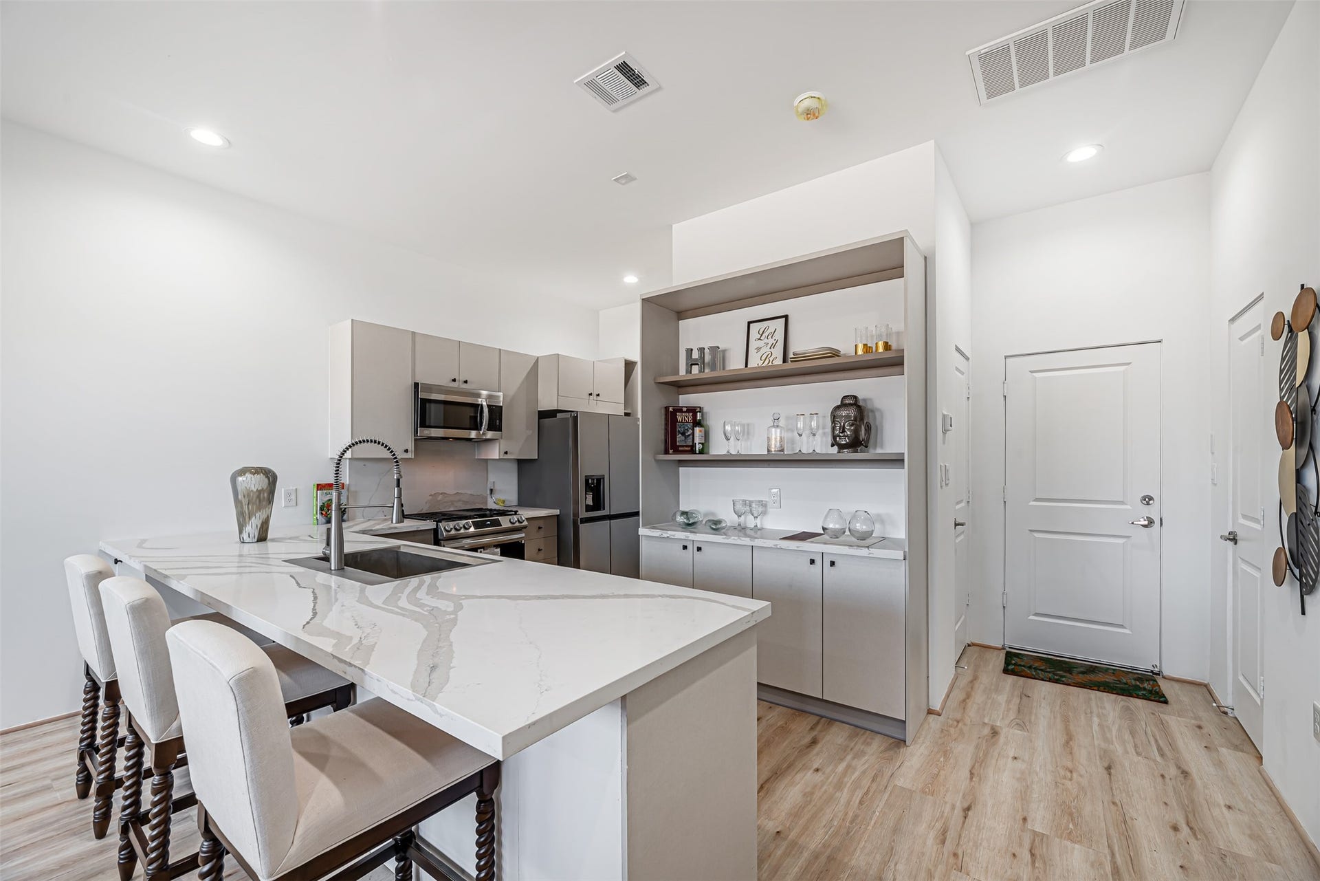 15000 S Richmond Avenue, #5, Houston, TX 77082 Kitchen has an open shelving nook for those who love to display their statement piece items.