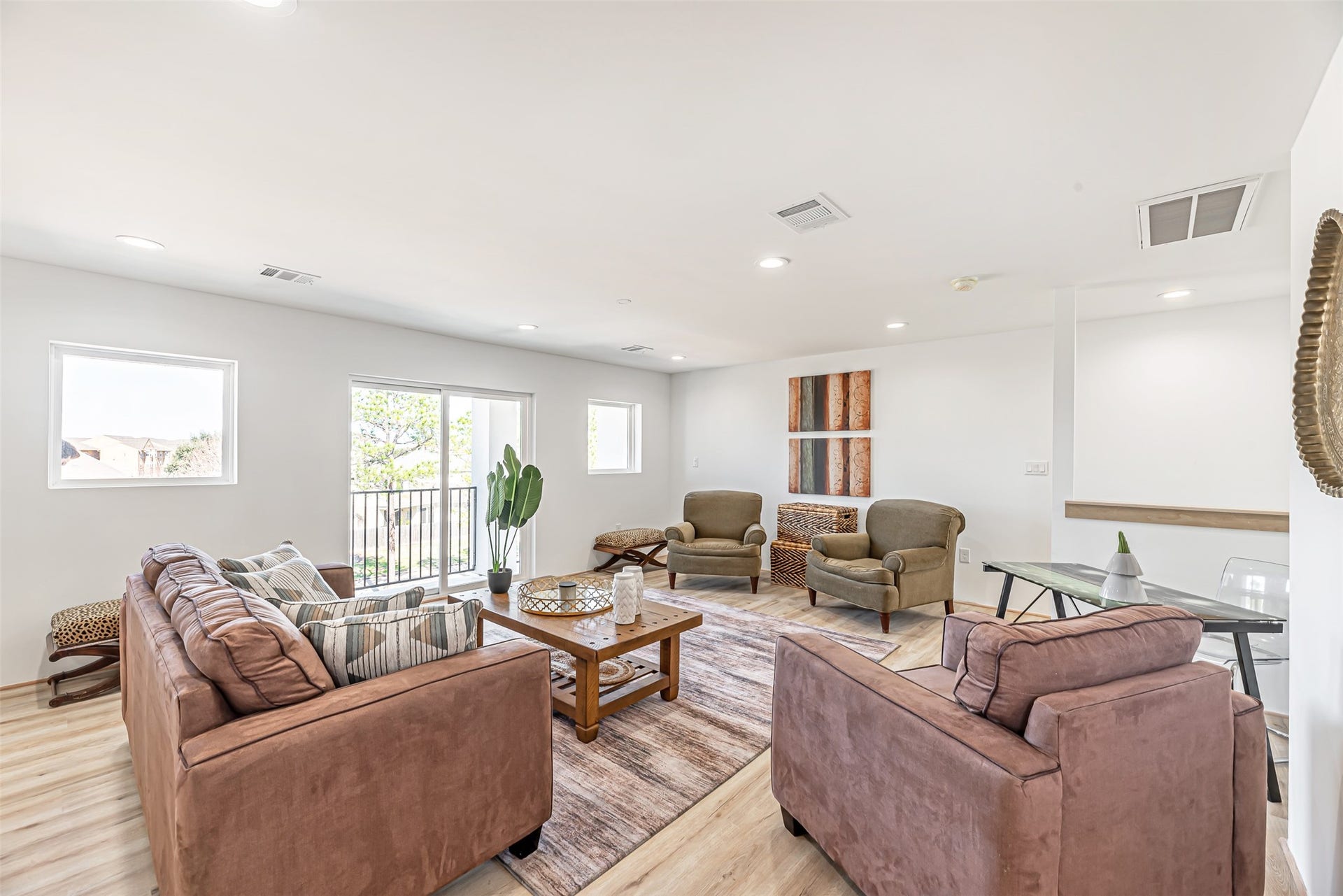 15000 S Richmond Avenue, #5, Houston, TX 77082 Game room/third floor living area located on the third floor. Can also be used as a loft style 4th bedroom is needed