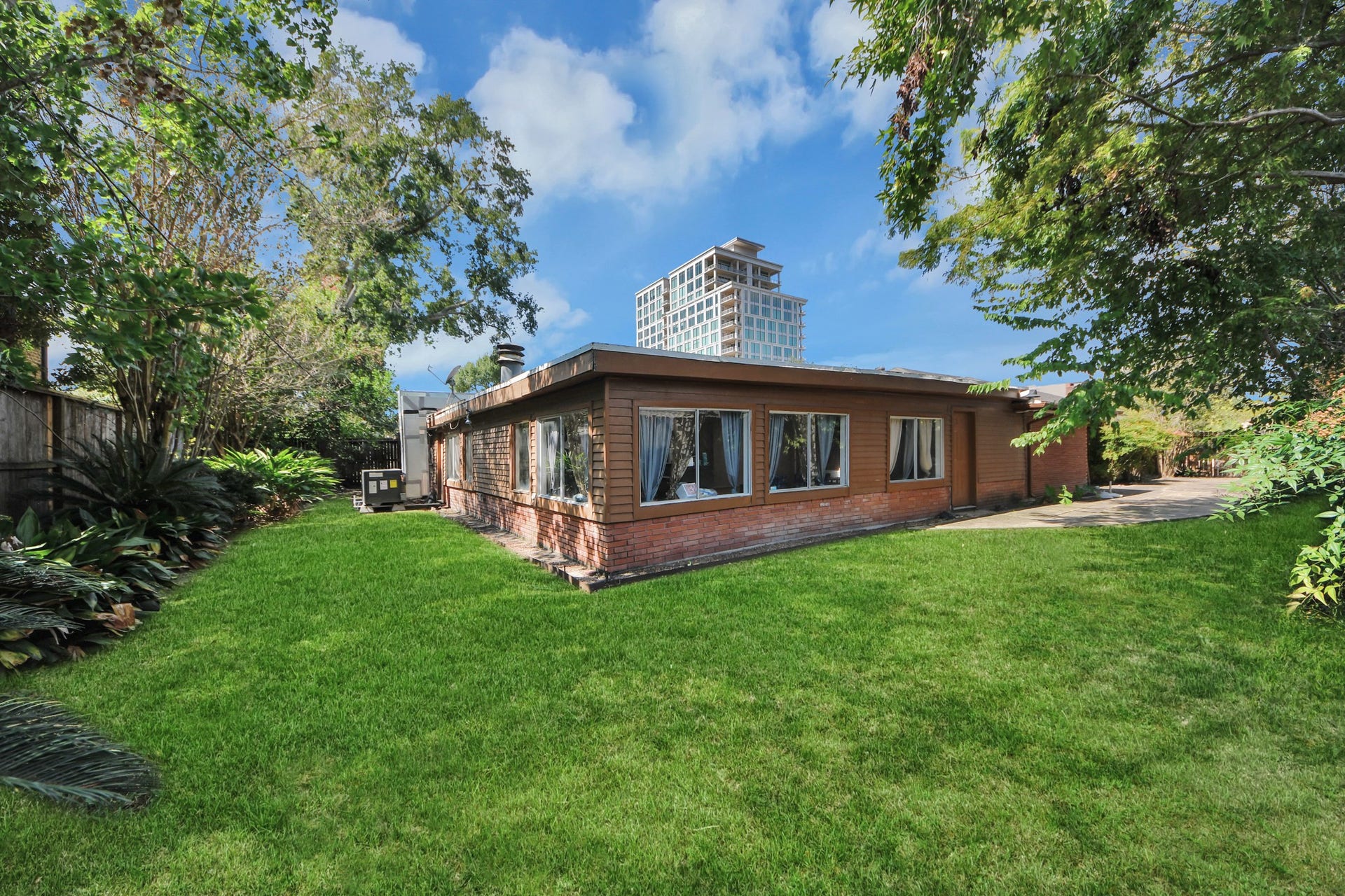 5631 San Felipe Street, Houston, TX 77056 5631 San Felipe Street, Houston, TX 77056