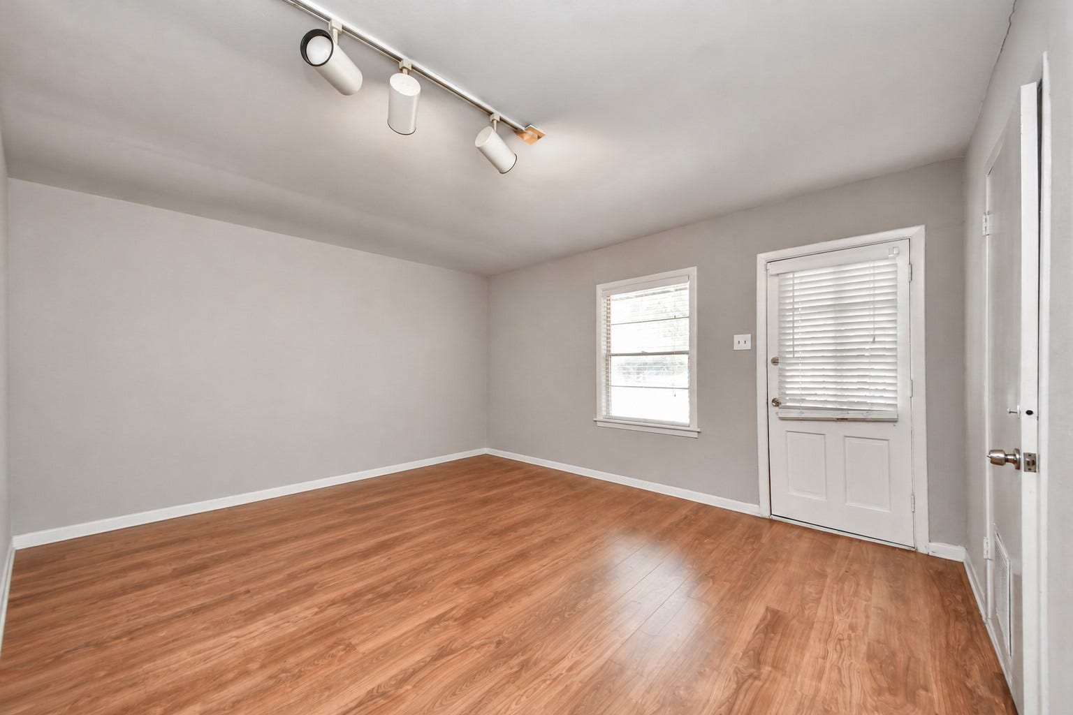 5631 San Felipe Street, Houston, TX 77056 5631 San Felipe Street, Houston, TX 77056
